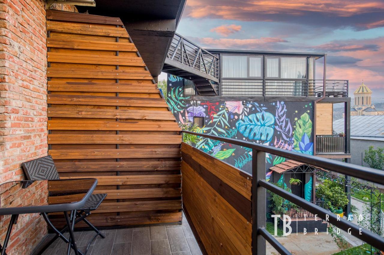 Terra Bridge Hotell Tbilisi Exteriör bild