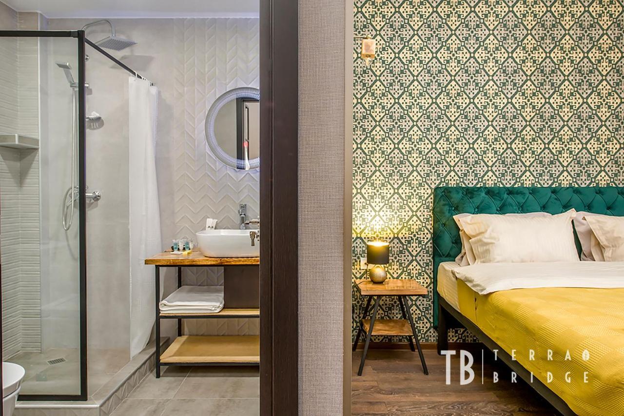 Terra Bridge Hotell Tbilisi Exteriör bild