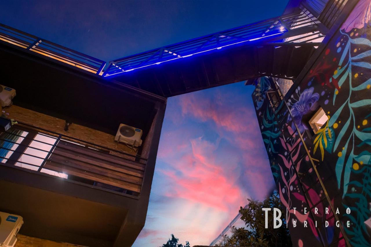 Terra Bridge Hotell Tbilisi Exteriör bild