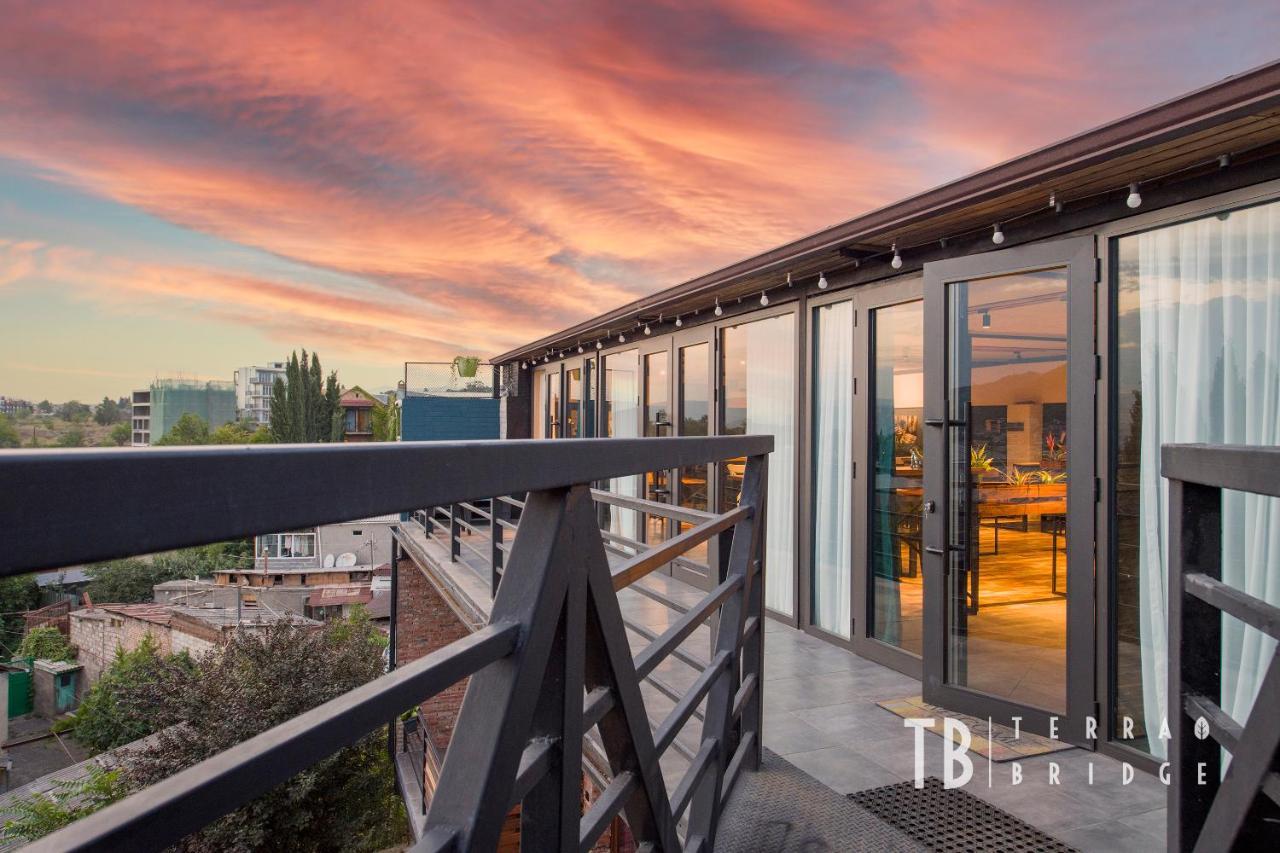 Terra Bridge Hotell Tbilisi Exteriör bild