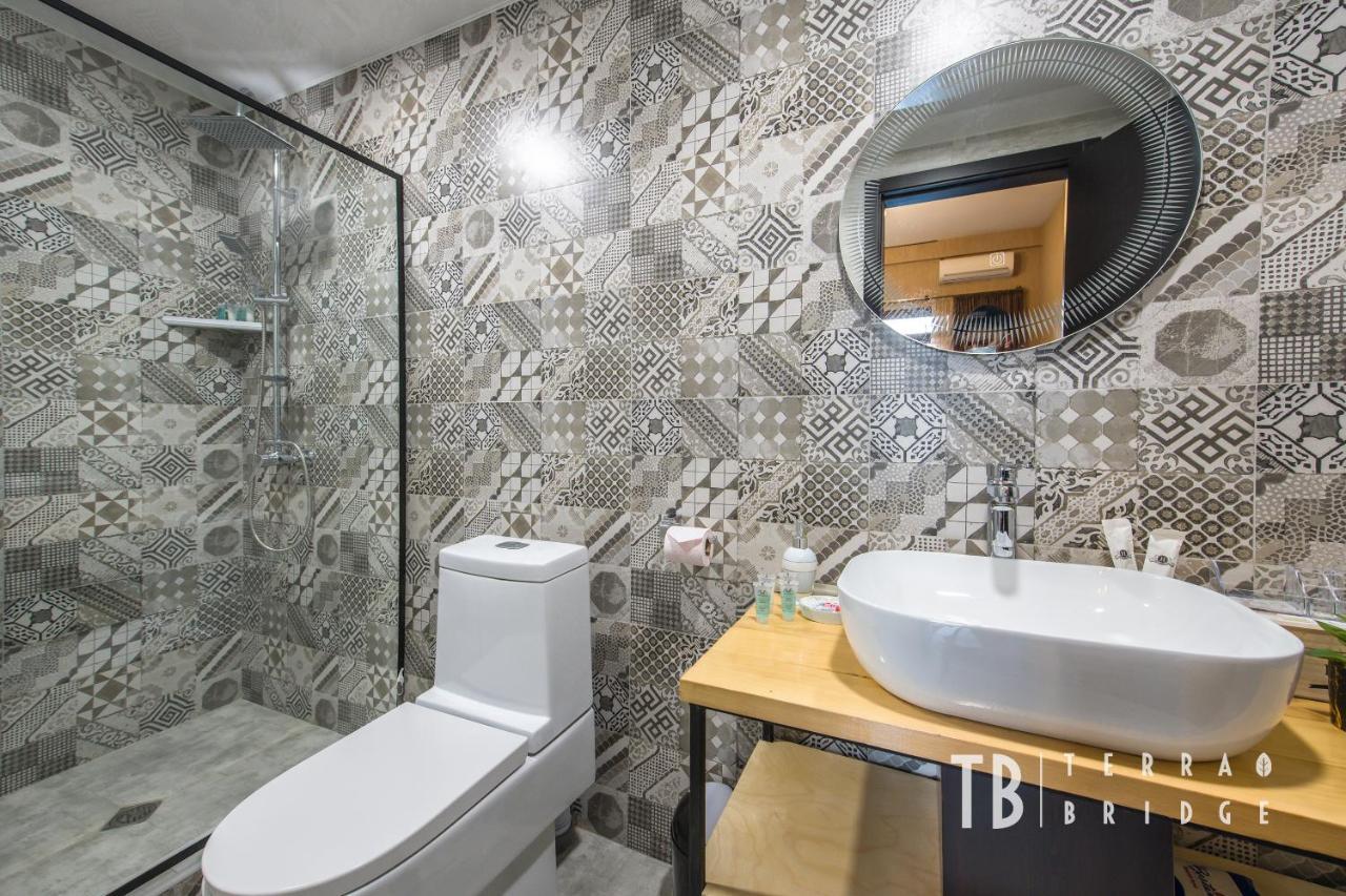Terra Bridge Hotell Tbilisi Exteriör bild
