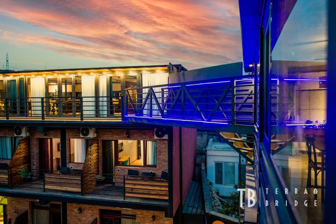 Terra Bridge Hotell Tbilisi Exteriör bild