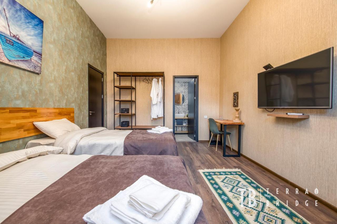 Terra Bridge Hotell Tbilisi Exteriör bild