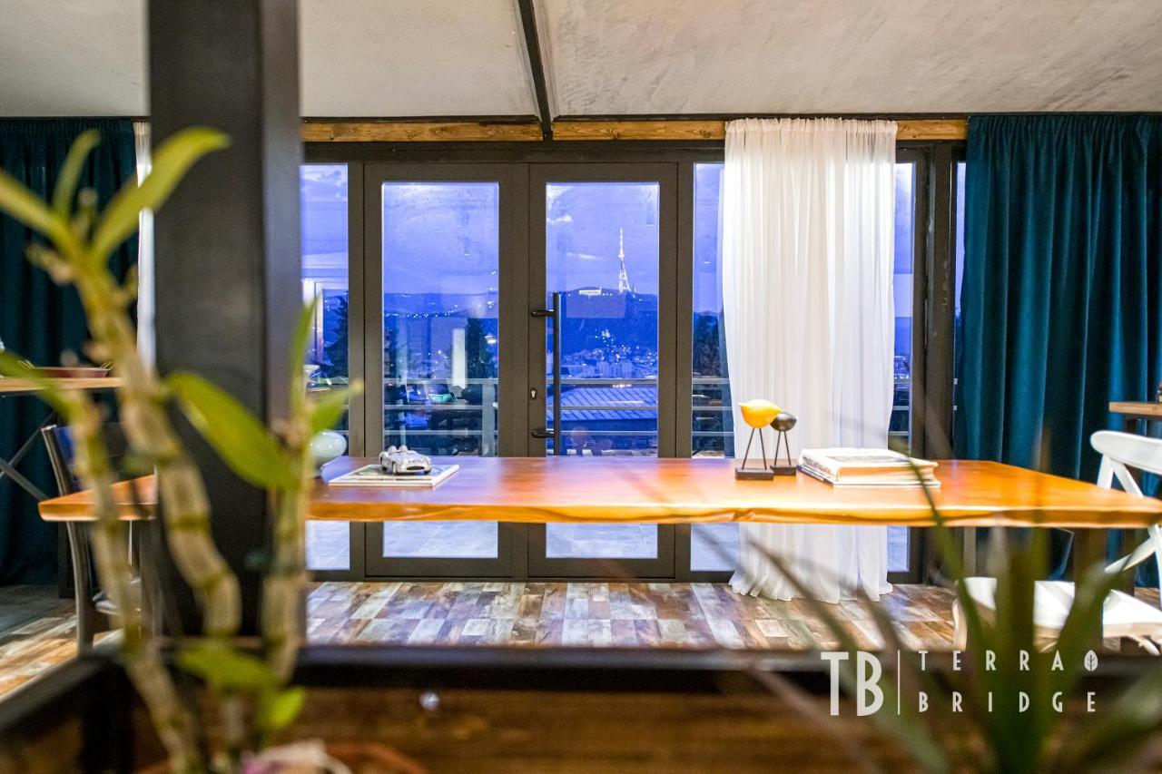 Terra Bridge Hotell Tbilisi Exteriör bild
