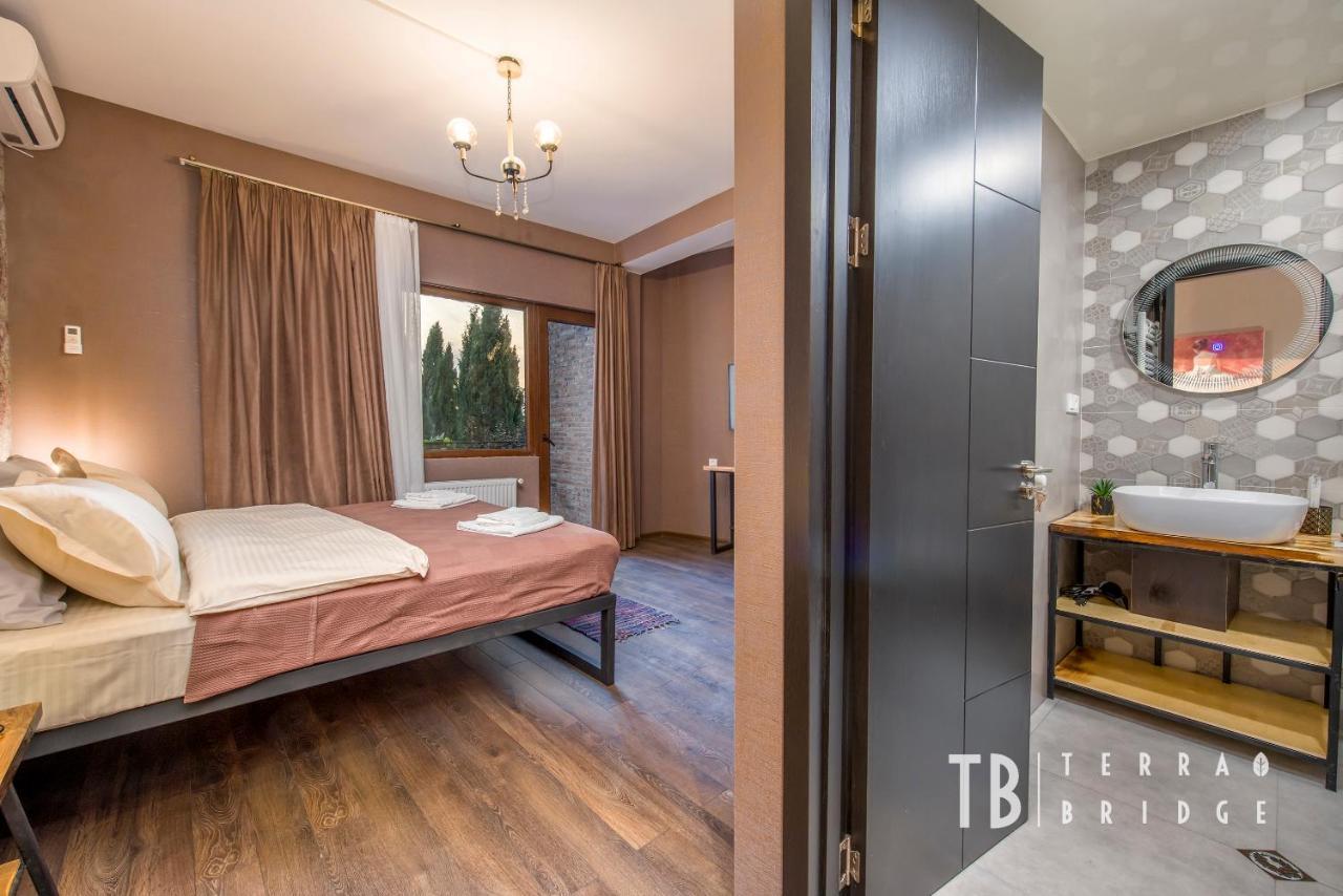 Terra Bridge Hotell Tbilisi Exteriör bild