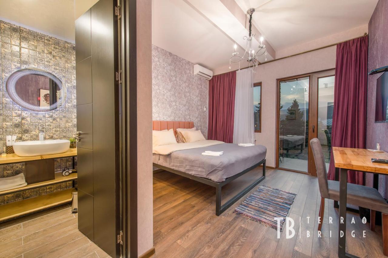 Terra Bridge Hotell Tbilisi Exteriör bild
