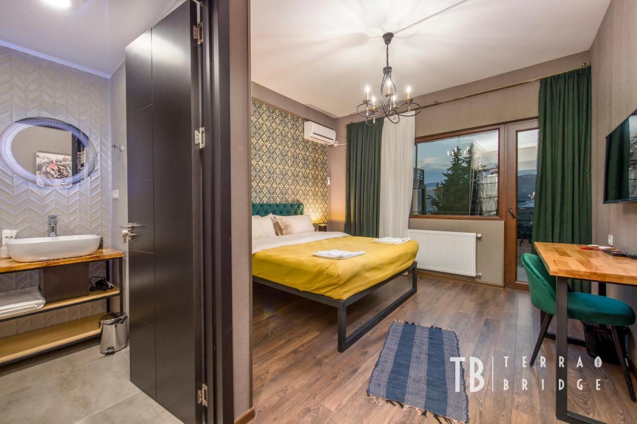 Terra Bridge Hotell Tbilisi Exteriör bild