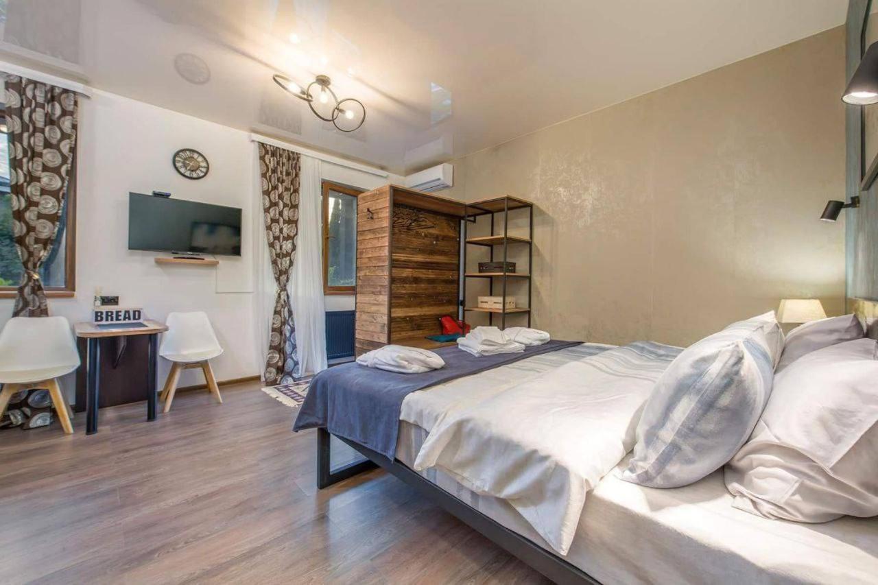 Terra Bridge Hotell Tbilisi Exteriör bild