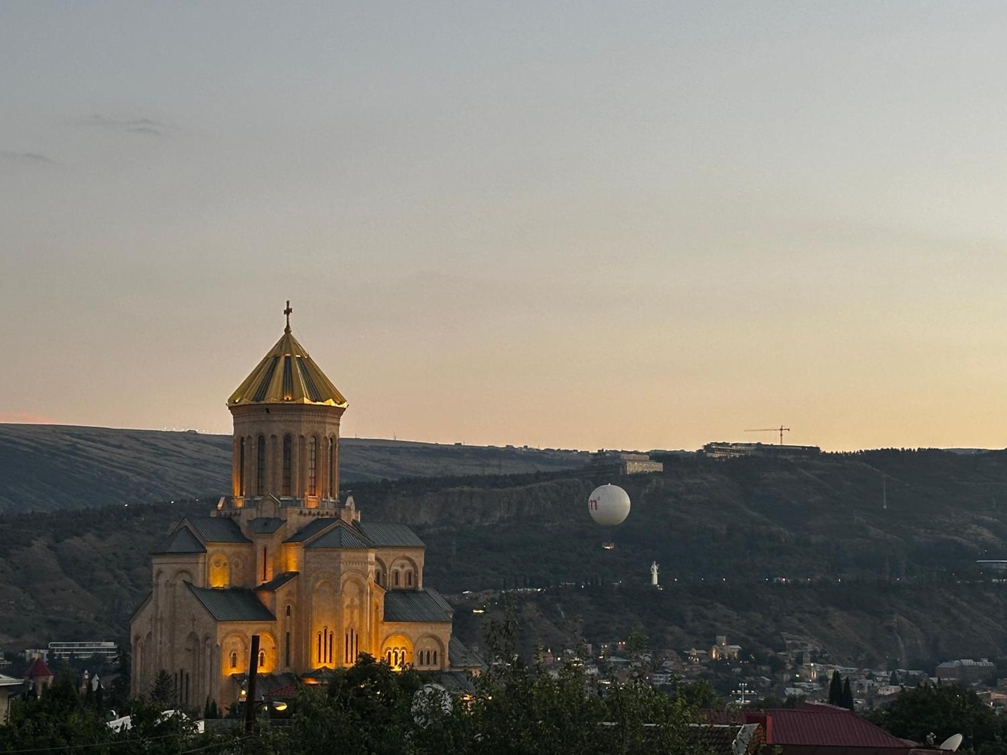 Terra Bridge Hotell Tbilisi Exteriör bild